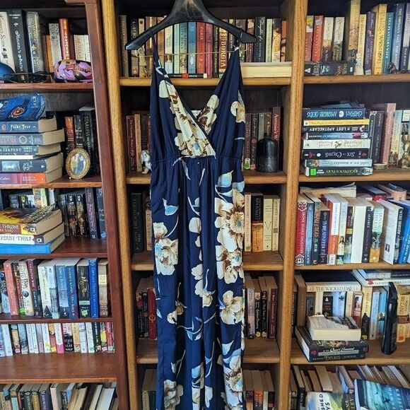 Davi and Dani spaghetti strap navy blue floral jumpsuit NWT large - Picture 1 of 8